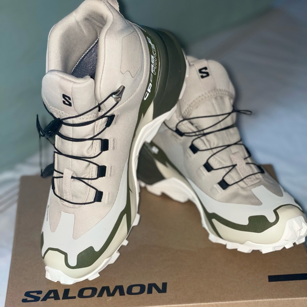 SALOMON Women’s Cross Hike Mid GTX 2 W Boot - NWT - OPEN TO REASONABLE OFFERS